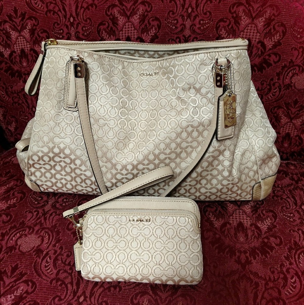 SOLD   Coach Likha Cafe Pearlcent set
